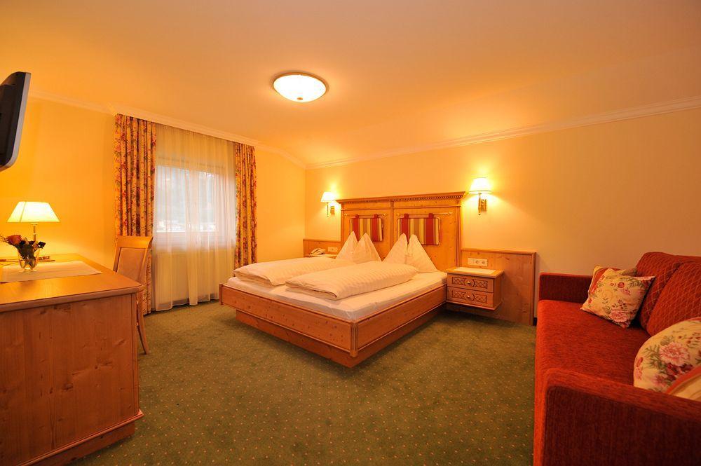 Alpines Gourmet Hotel Montanara Flachau Bagian luar foto