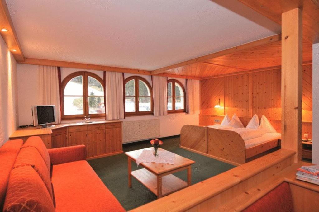 Alpines Gourmet Hotel Montanara Flachau Bagian luar foto