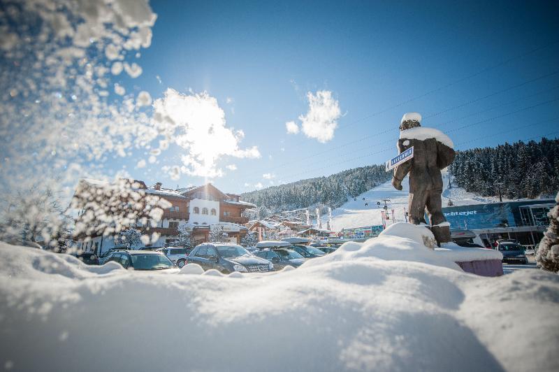 Alpines Gourmet Hotel Montanara Flachau Bagian luar foto